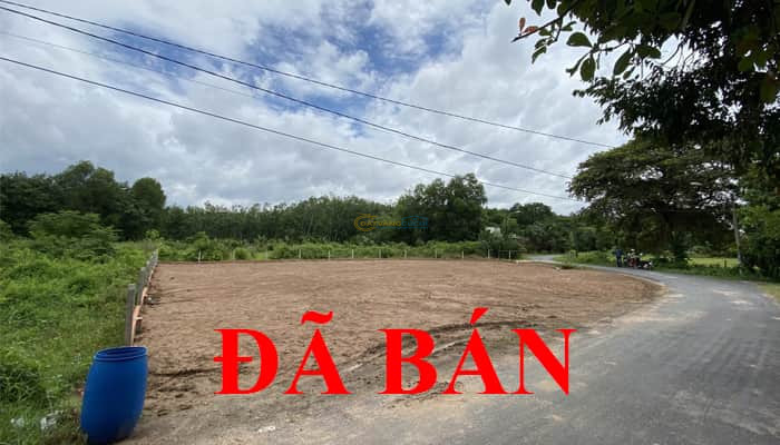 ban-dat-2-mt-duong-nhua-quy-hoach-kdc-xa-trung-lap-thuong-cu-chi
