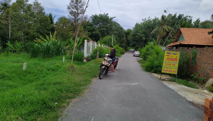 ban-dat-mt-nhua-6x37m-no-hau-duong-cay-go-vao-250m-xa-an-nhon-tay-cu-chi