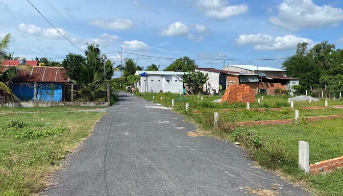 dat-mt-nhua-5x27m-full-tho-hien-huu-xa-trung-lap-thuong